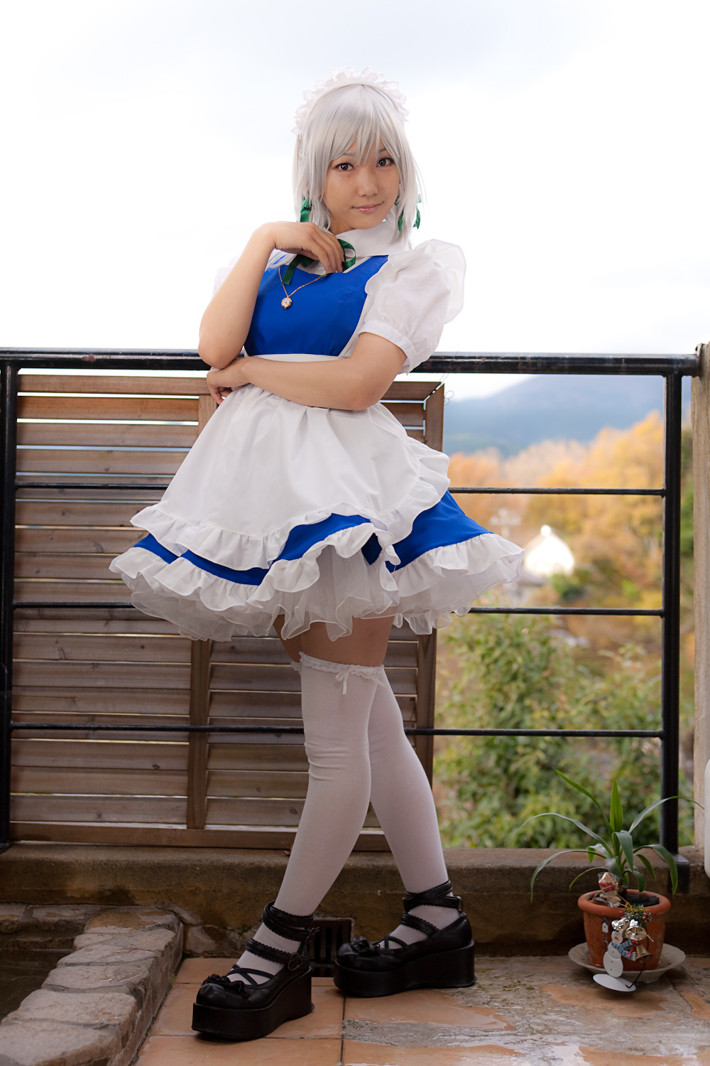 cosplay美女套图 c77 Sakuya Izayoi　白丝假发扮相(1)